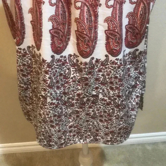 Croft & Barrow Round Neck Paisley Sleeveless Side Slit Button Front Top-XL - Picture 8 of 12